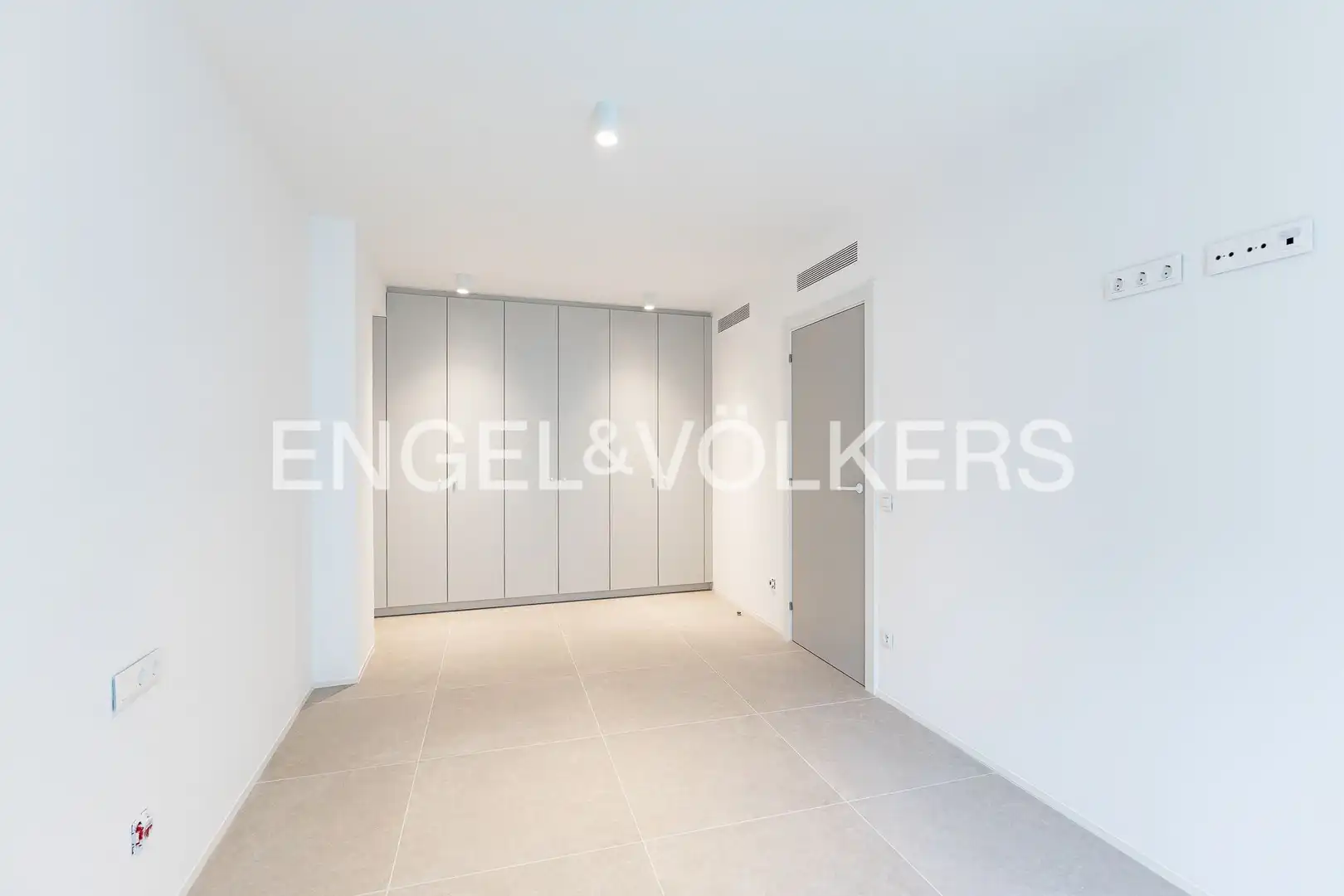 Wohnung zum Verkauf in L'Hospitalet de Llobregat mit Klimaanlage, Heizung und Terrasse