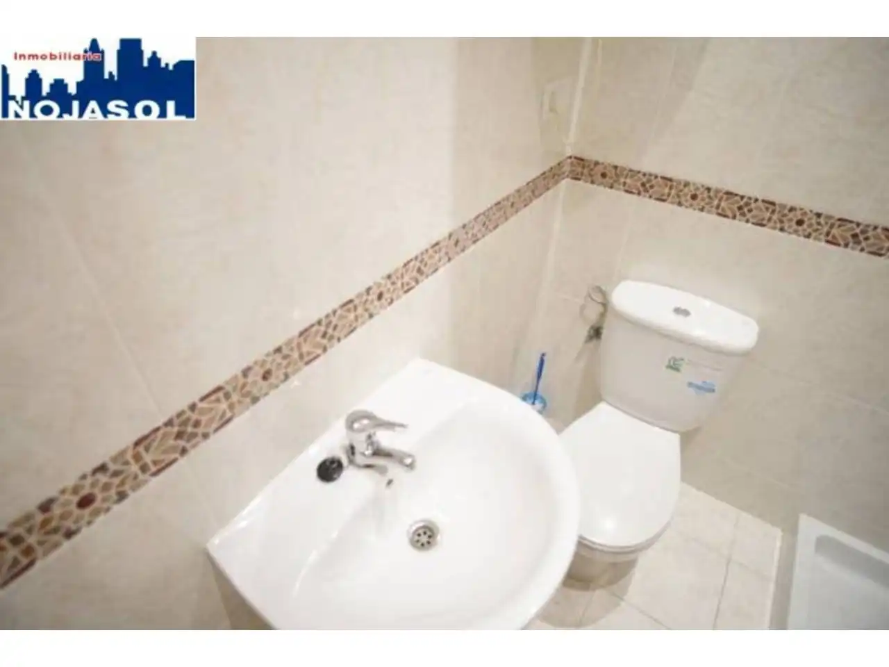Badezimmer von Büro zum Verkauf in Bareyo