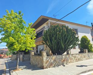 Außenansicht von Einfamilien-Reihenhaus miete in Sant Andreu de la Barca mit Klimaanlage und Terrasse