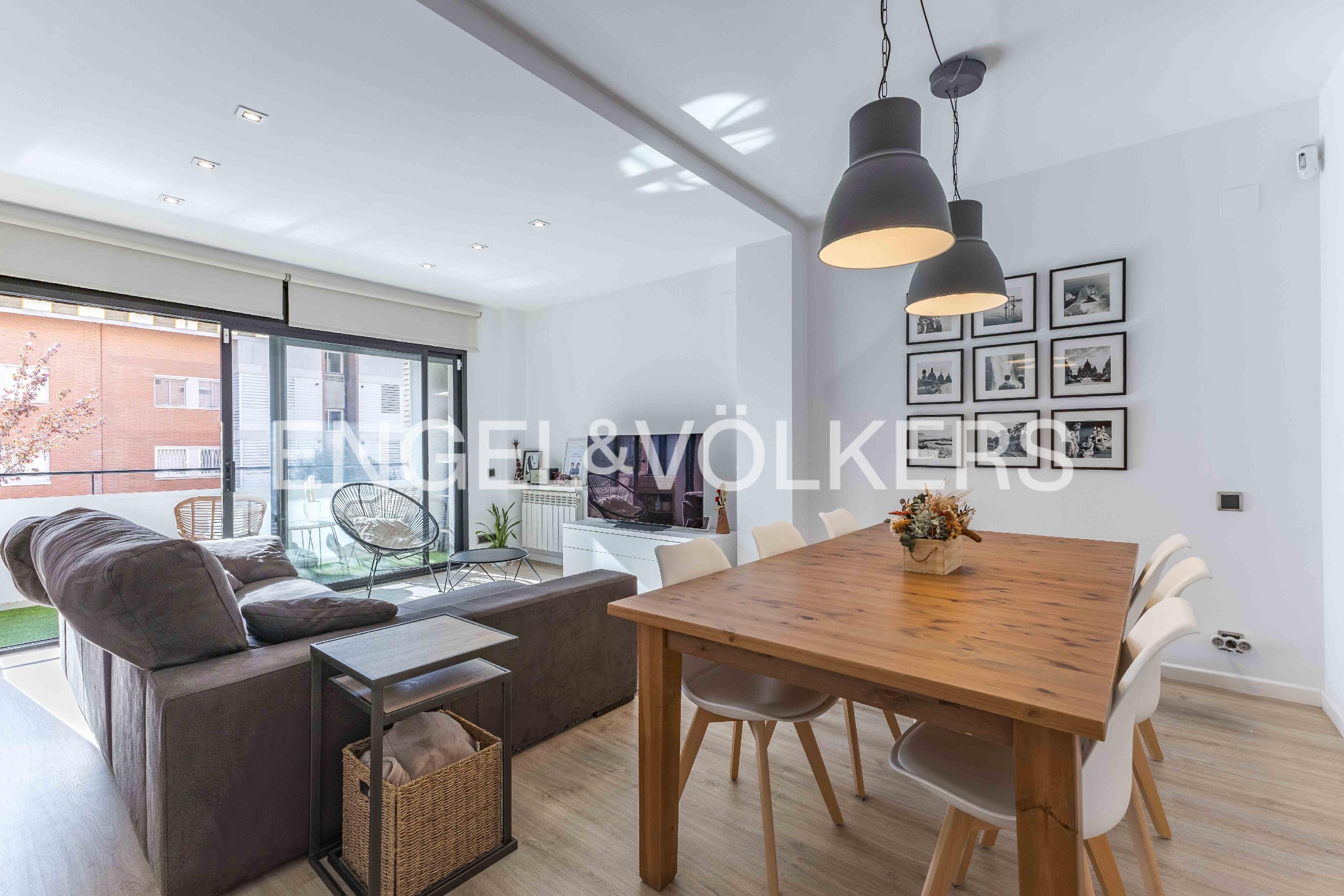 Vista exterior de Apartamento en venta en Sant Feliu de Llobregat con Aire acondicionado, Calefacción y Balcón