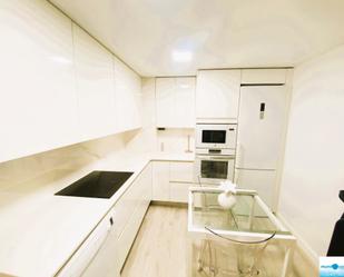 Kitchen of Flat for sale in  Zaragoza Capital  with Air Conditioner, Heating and Terrace