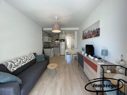 Sala d'estar de Apartament en venda en Salou amb Aire condicionat, Parquet i Moblat