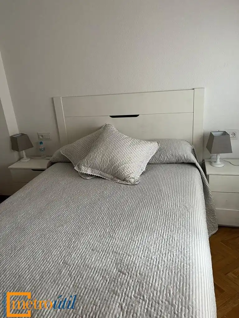 Schlafzimmer von Dachboden zum Verkauf in Salamanca mit Klimaanlage, Heizung und Parkett