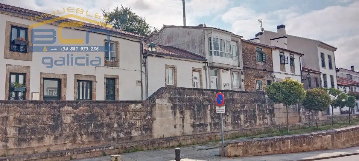 Vista exterior de Casa adosada en venta en Santiago de Compostela 