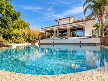 Detached house with balcony for sale in Carrer Alfabeguera