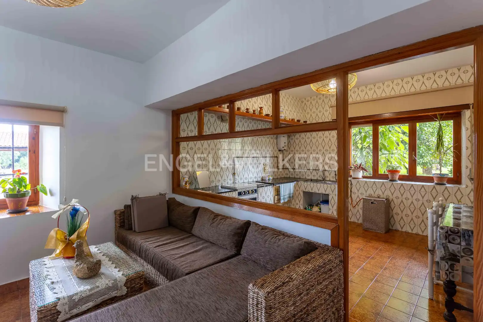 Sala de estar de Finca rústica en venta en Entrambasaguas con Calefacción, Jardín privado y Balcón