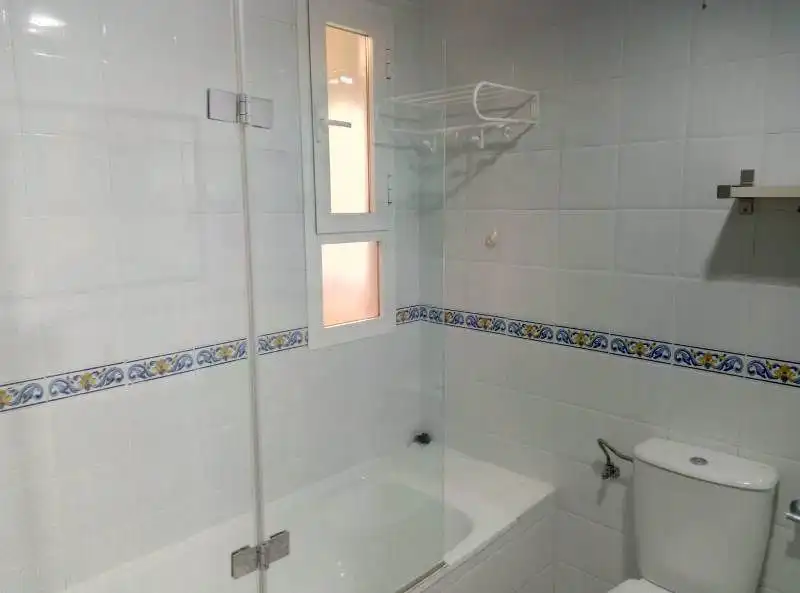 Bathroom of Flat for sale in Tomares  with Air Conditioner, Terrace and Community pool