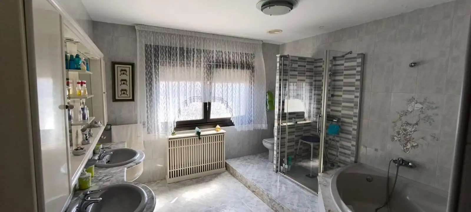 Bathroom of Houses for sale in Vilagarcía de Arousa  with Terrace, Storage room and Furnished