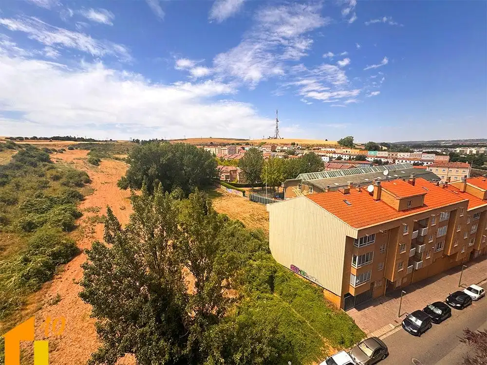 Vista exterior de Apartamento en venta en Burgos con Calefacción y Trastero