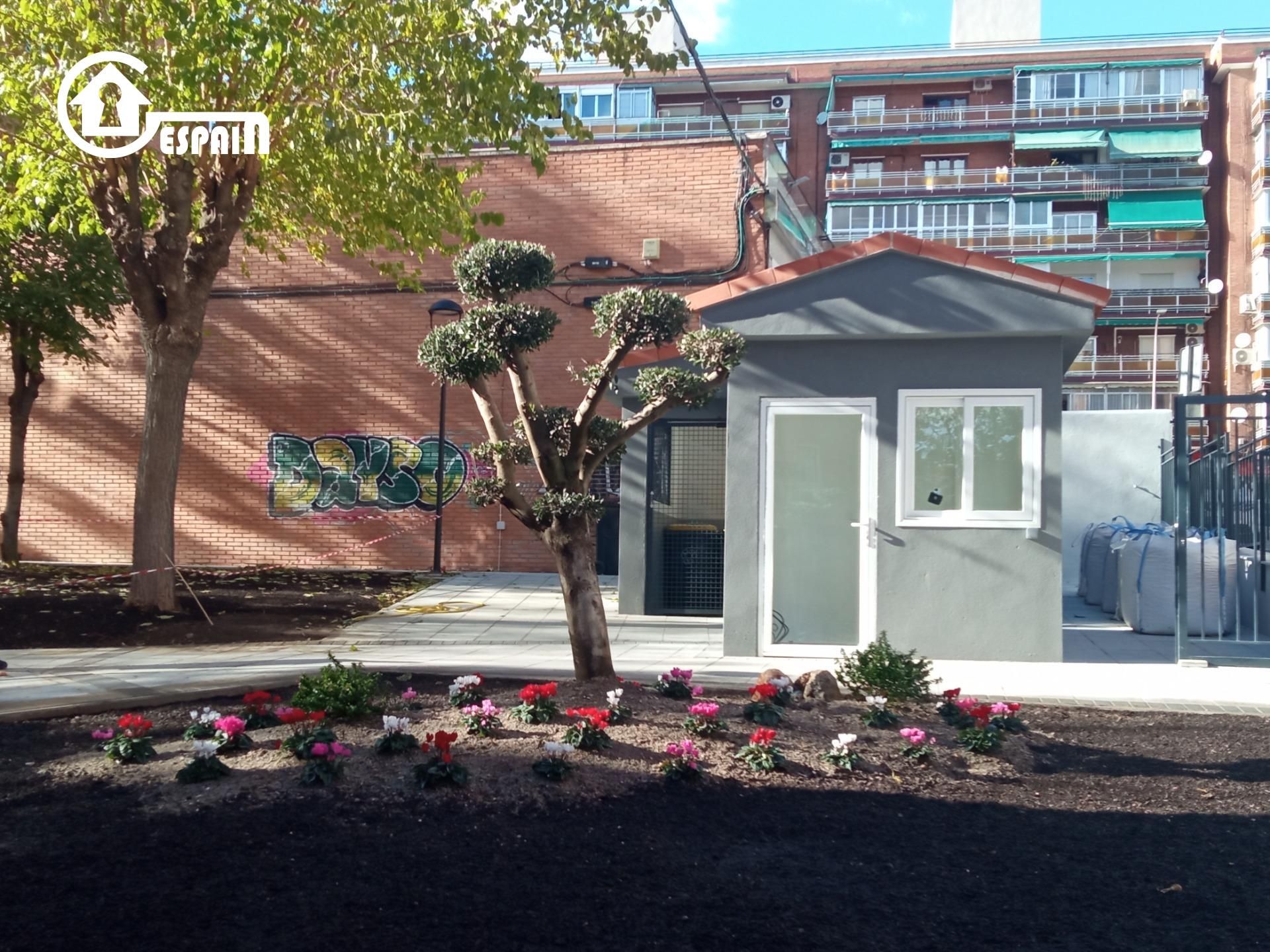 Vista exterior de Pis en venda en  Madrid Capital amb Aire condicionat, Jardí privat i Terrassa