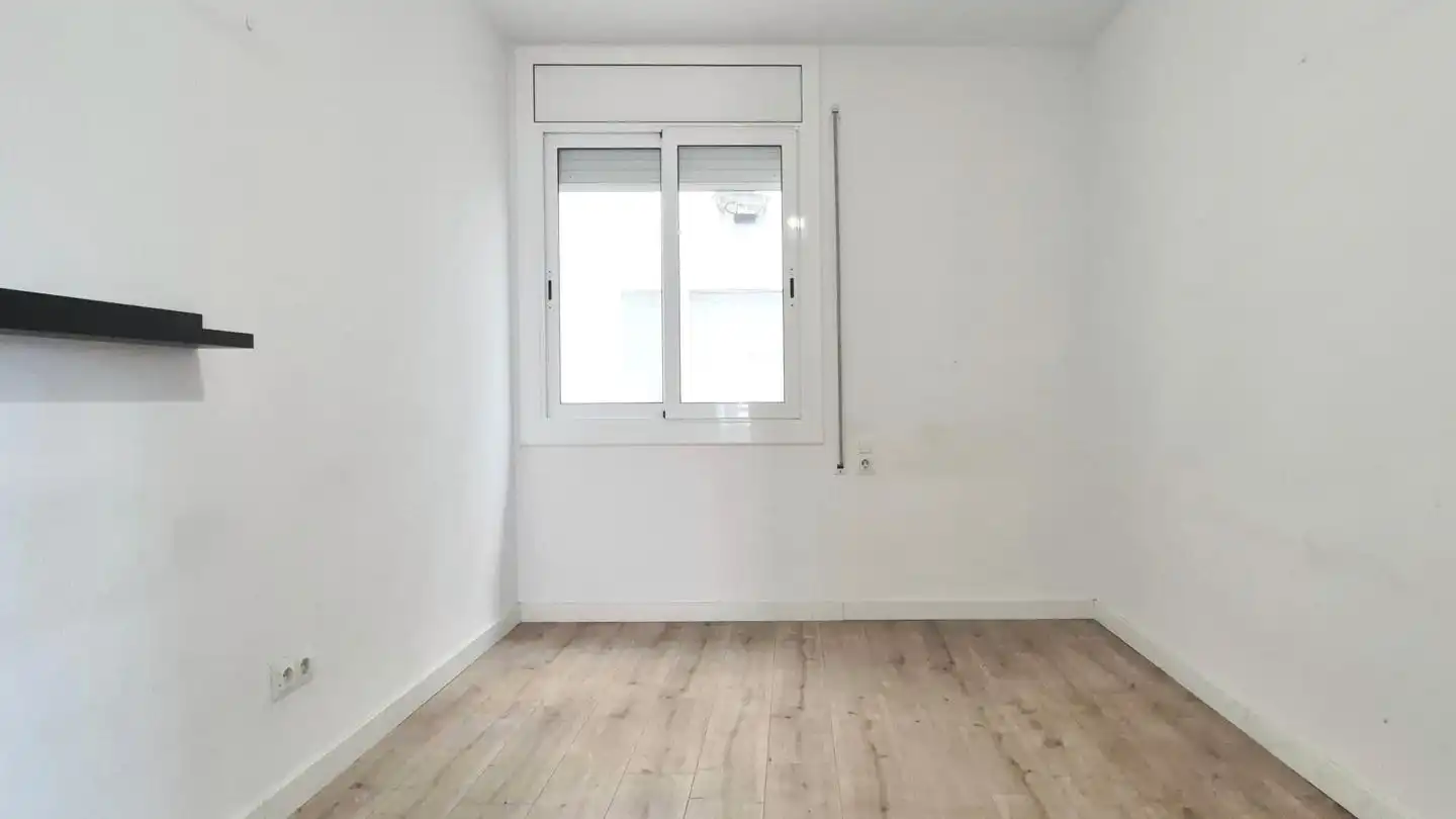 Bedroom of Flat for sale in Terrassa  with Parquet flooring and Alarm