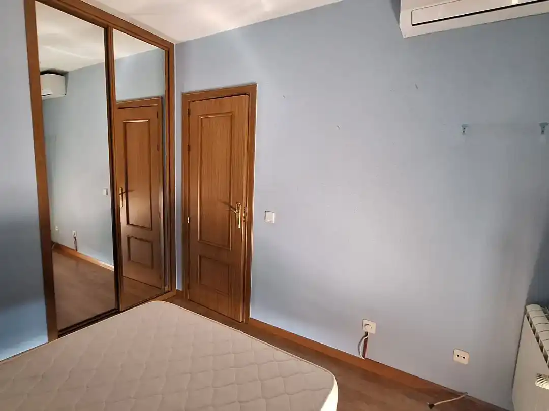 Dormitori de Casa o xalet en venda en Villalbilla amb Aire condicionat, Piscina i Balcó
