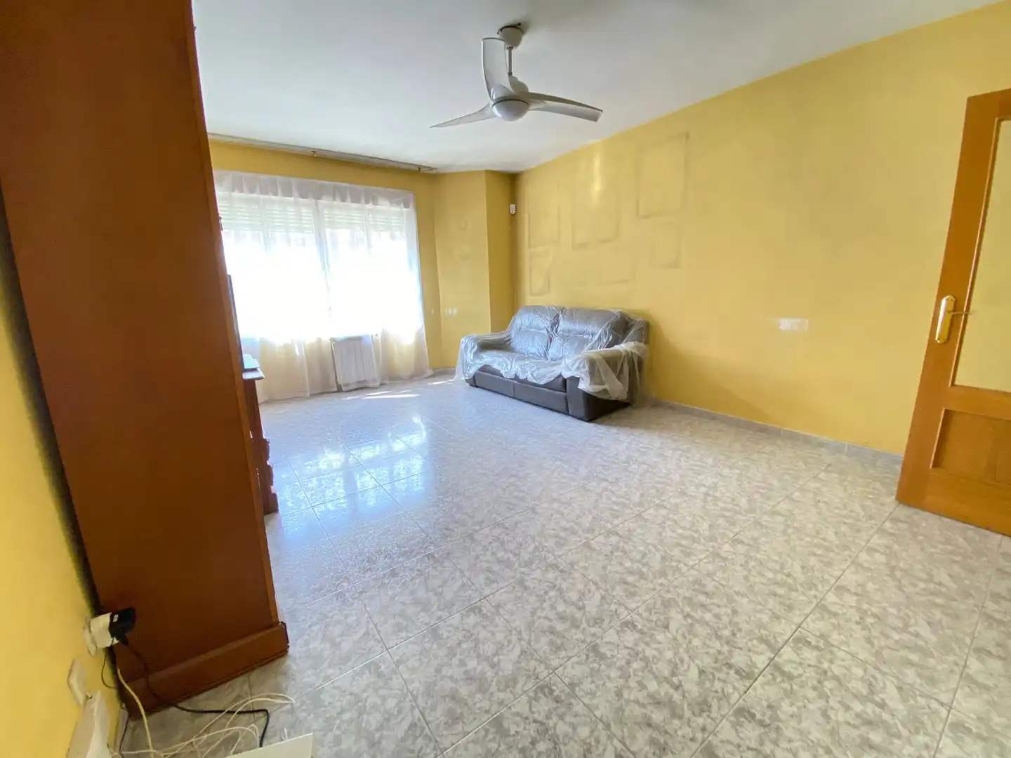 Living room of Flat for sale in Fuenlabrada  with Air Conditioner, Heating and Balcony