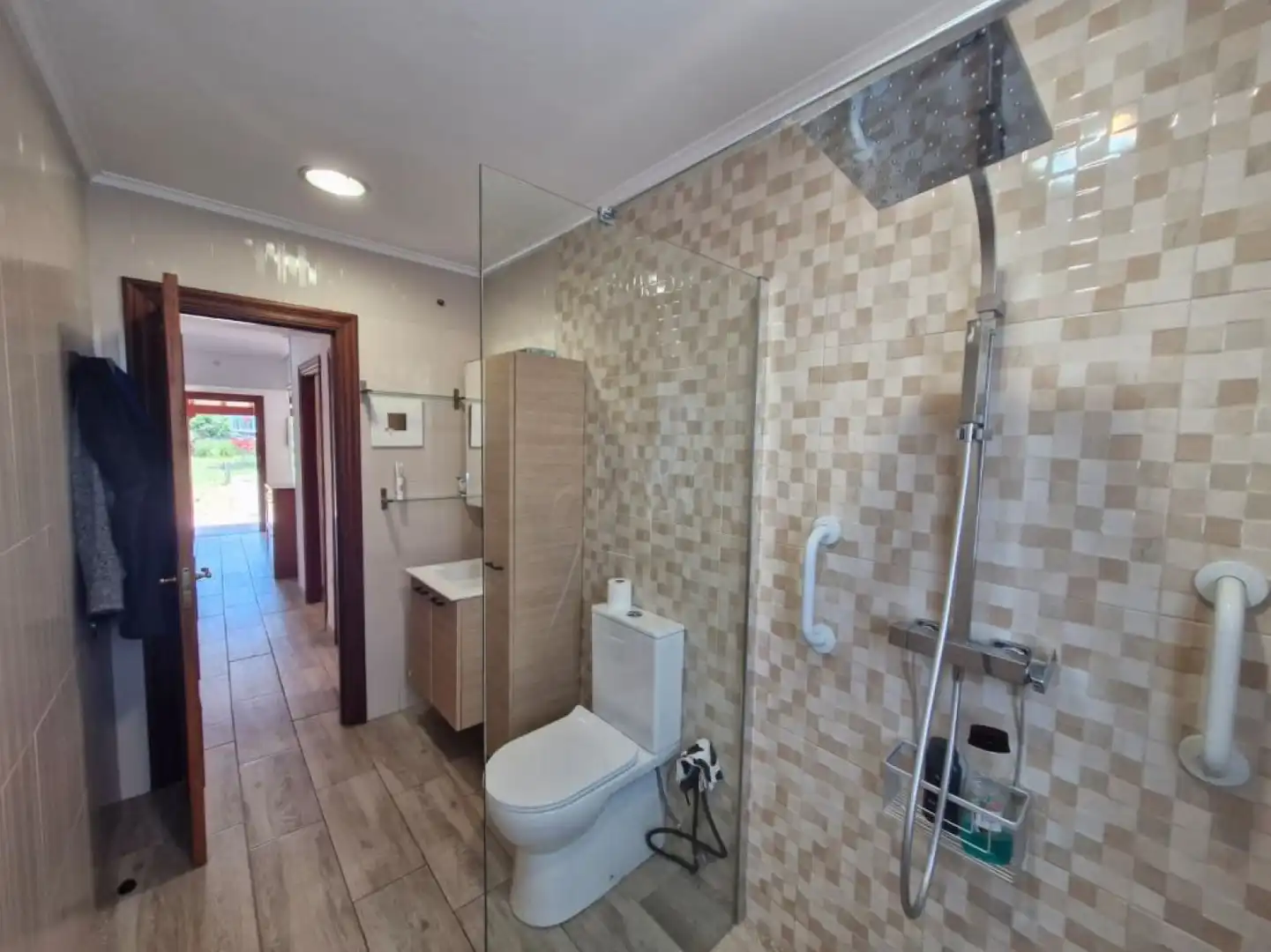 Bany de Casa o xalet en venda en Los Corrales de Buelna  amb Calefacció, Jardí privat i Terrassa