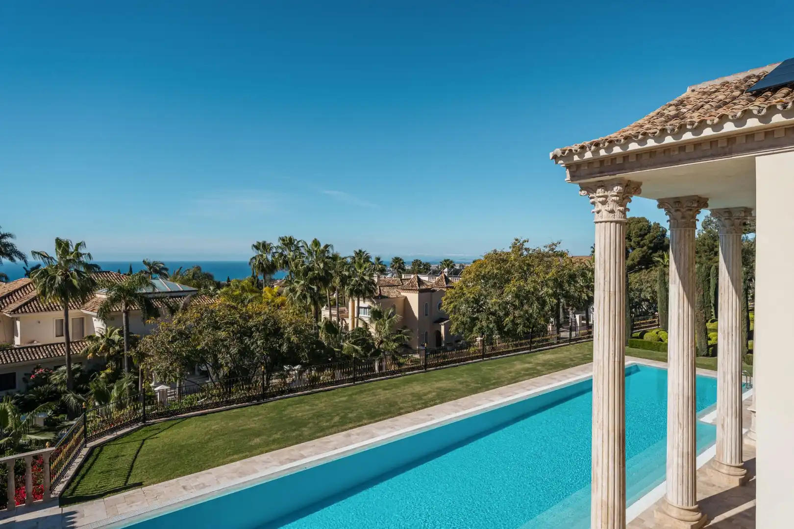 Piscina de Casa o chalet en venta en Marbella con Aire acondicionado, Calefacción y Jardín privado