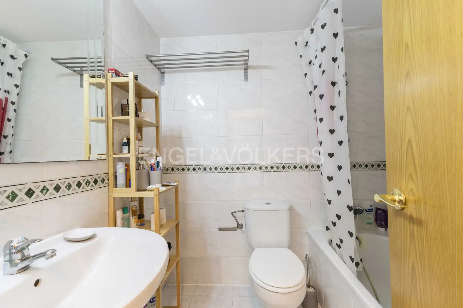 Bany de Pis en venda en Barcelona amb Calefacció, Parquet i Piscina