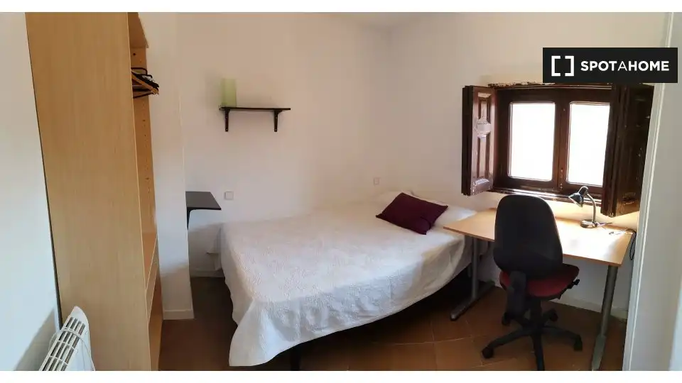 Habitación de Piso de alquiler en Alcalá de Henares con Aire acondicionado, Calefacción y Amueblado