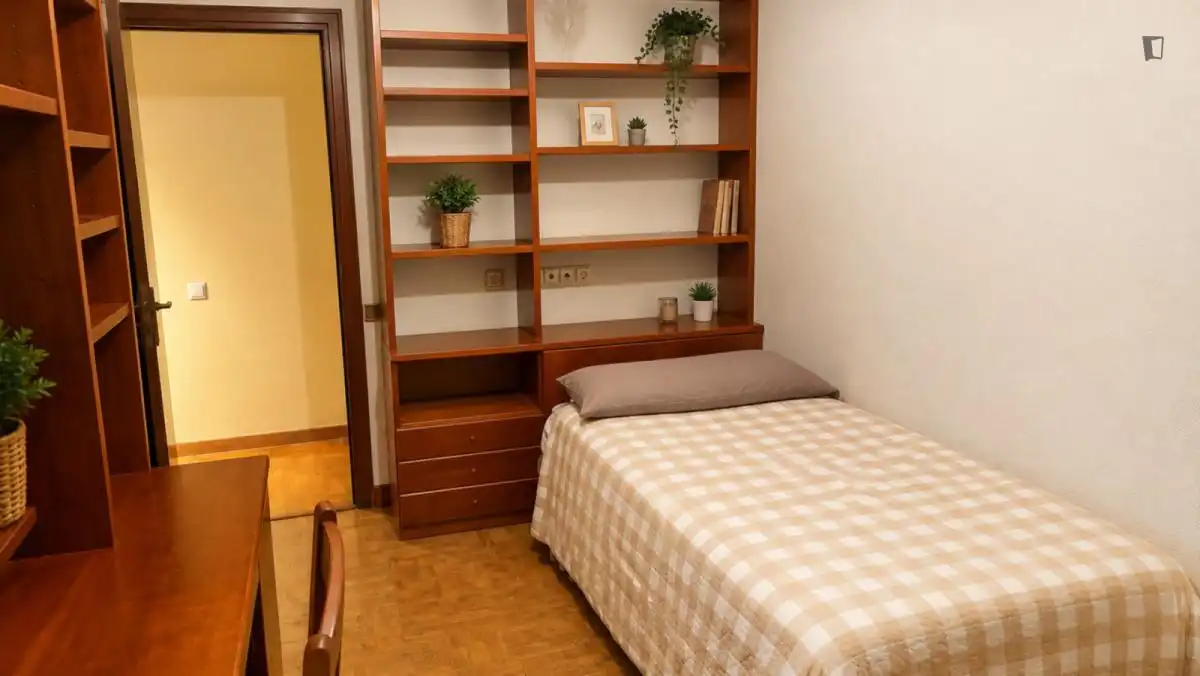 Habitación de Apartamento para compartir en Barcelona con Aire acondicionado, Calefacción y Amueblado