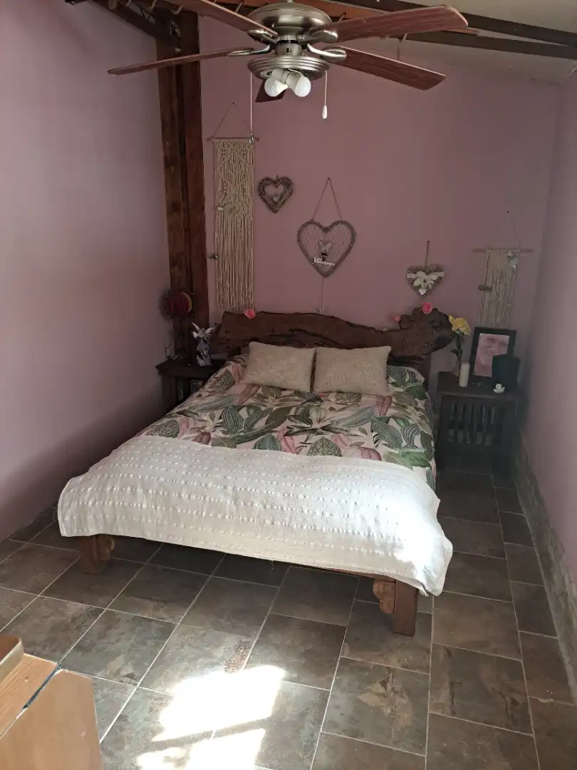 Dormitori de Finca rústica en venda en Dos Hermanas amb Aire condicionat, Jardí privat i Moblat