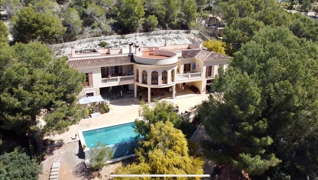 Vista exterior de Casa o xalet en venda en Calvià amb Aire condicionat, Calefacció i Jardí privat