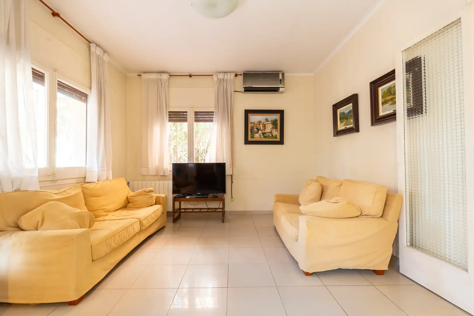 Sala d'estar de Casa o xalet en venda en Montcada i Reixac amb Aire condicionat, Calefacció i Terrassa