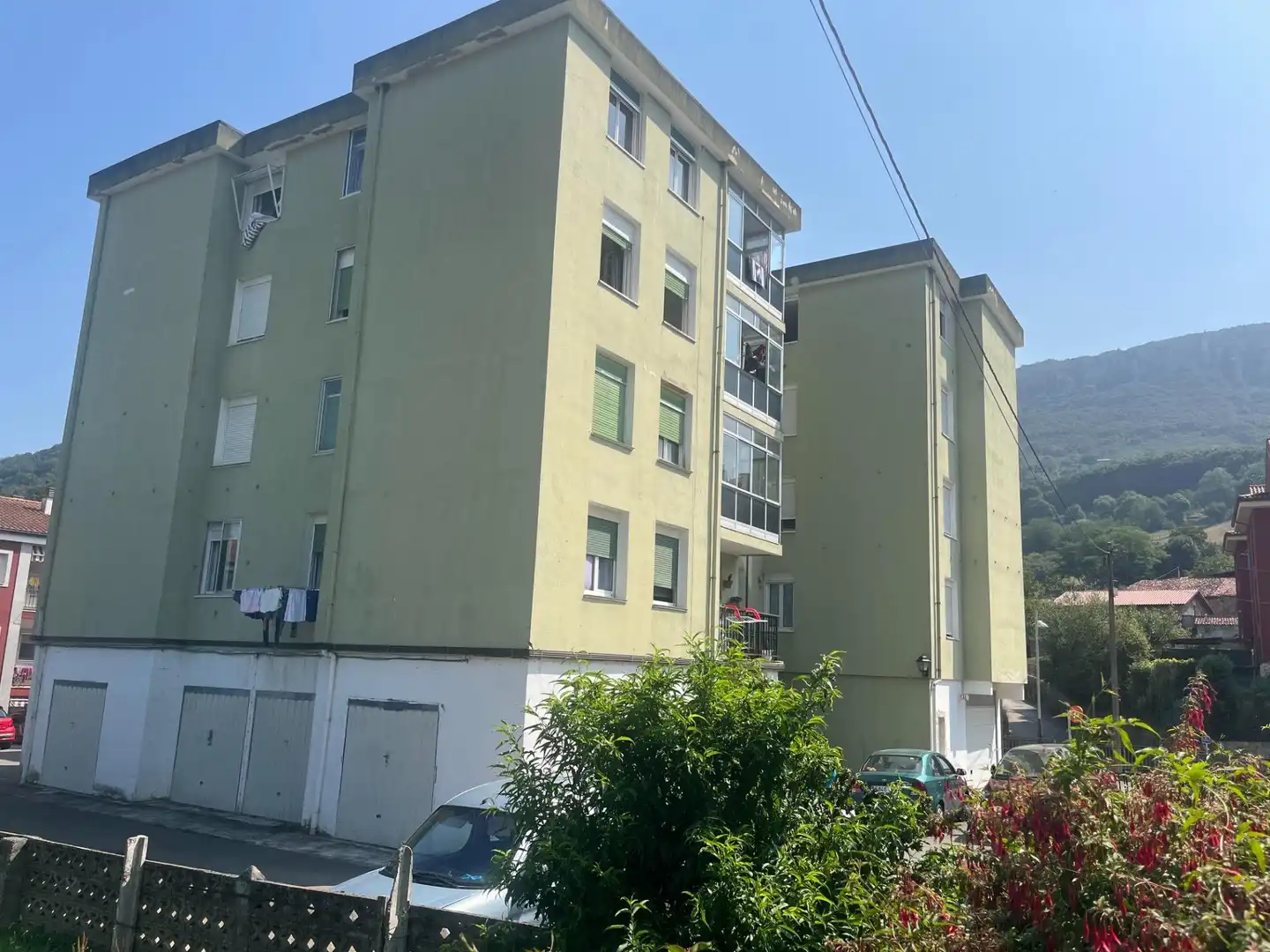Vista exterior de Pis en venda en Ramales de la Victoria amb Terrassa i Moblat