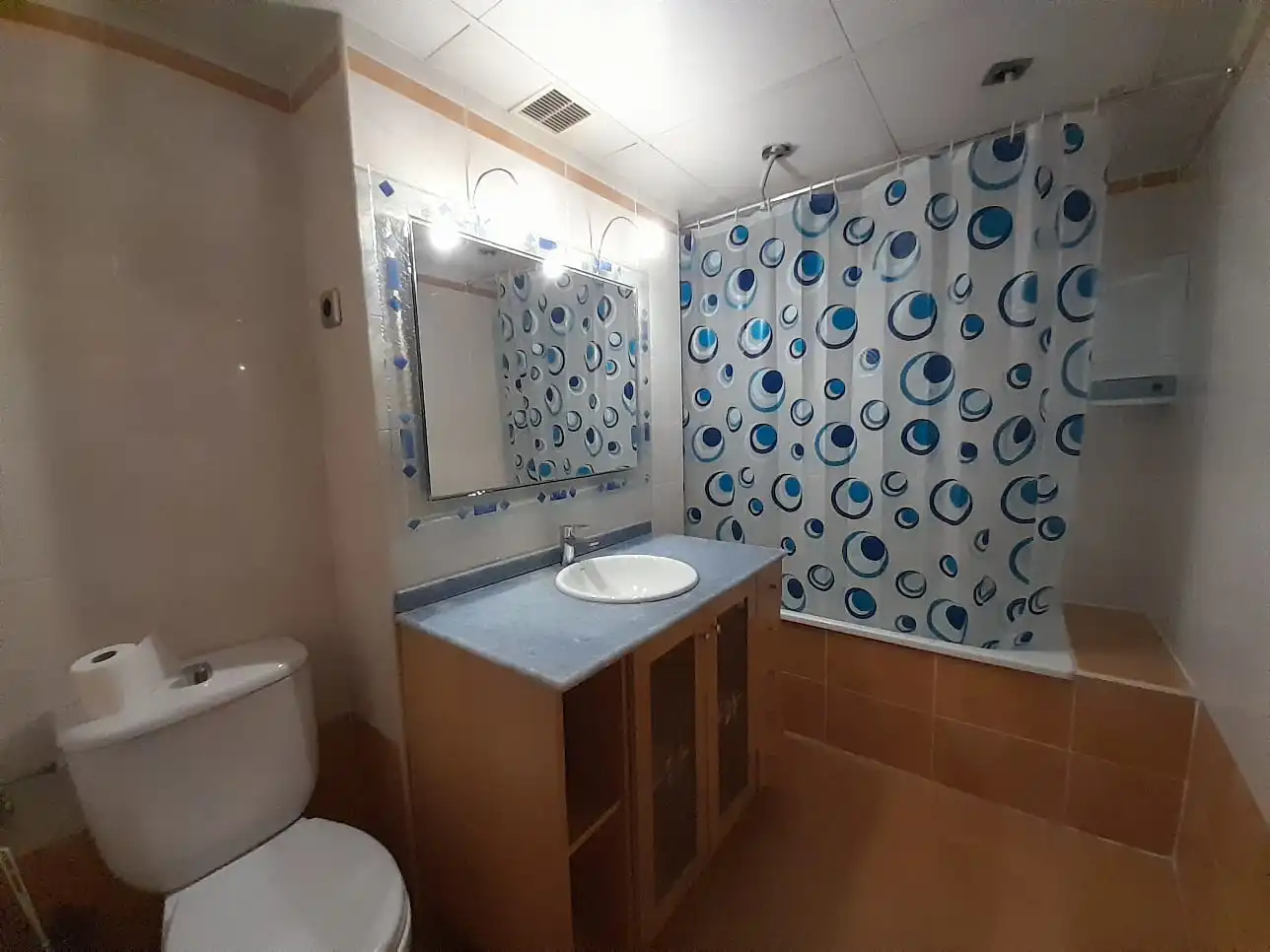 Bathroom of Flat for sale in Madrid  with Air Conditioner, Heating and Storage room