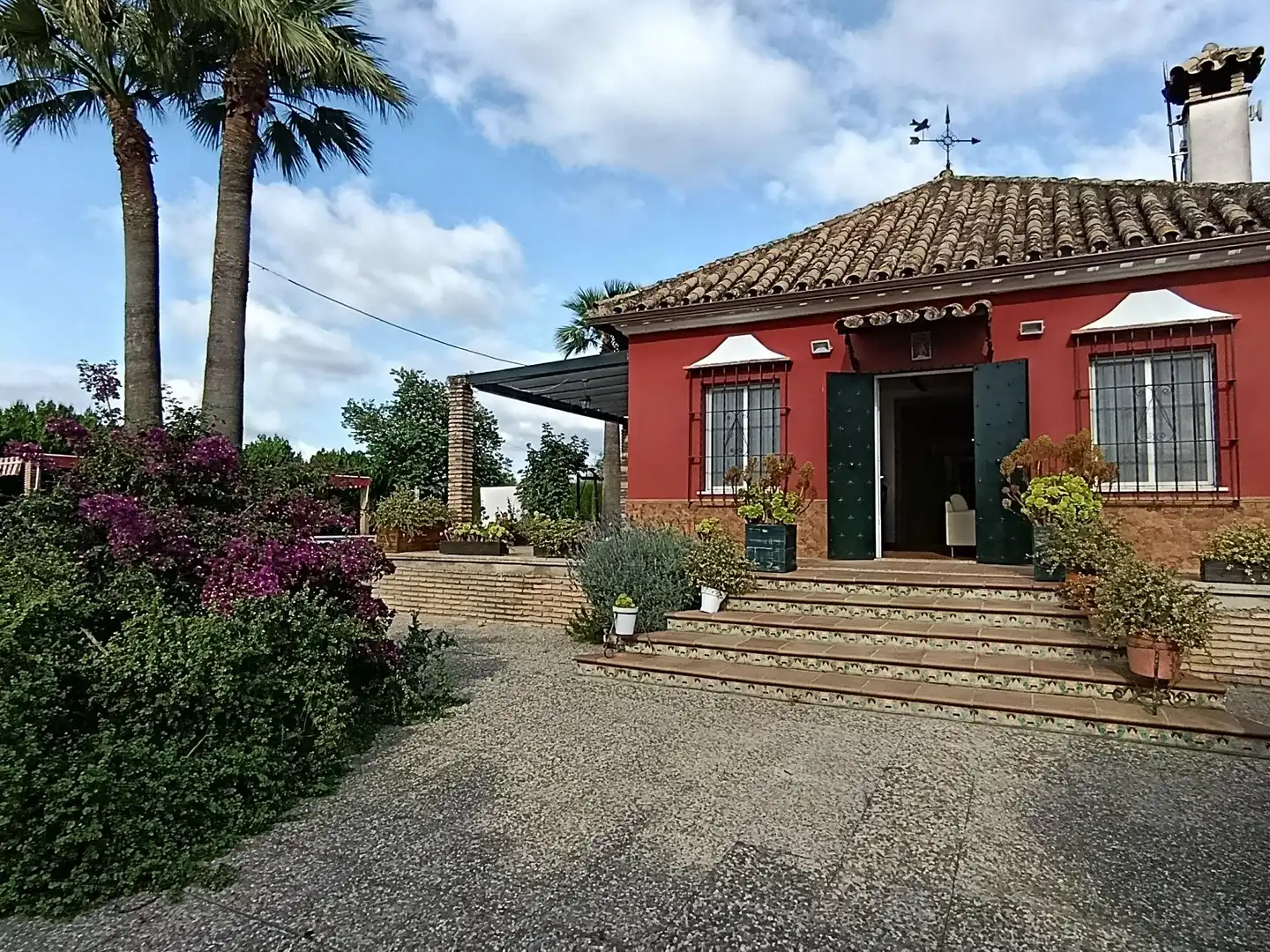 Garden of Houses for sale in La Carlota  with Air Conditioner, Heating and Private garden