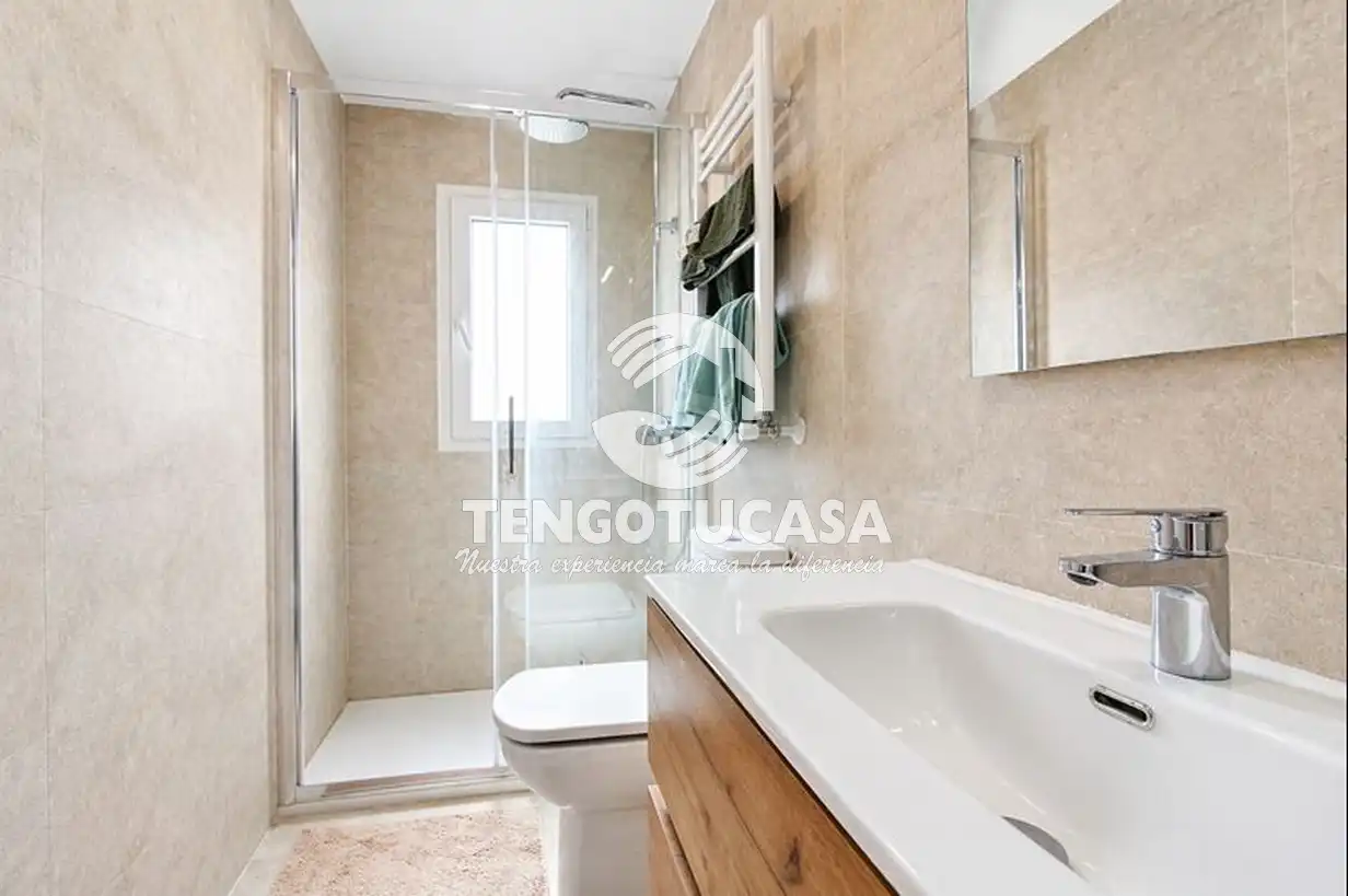 Bathroom of Flat for rent in Madrid  with Air Conditioner, Heating and Furnished