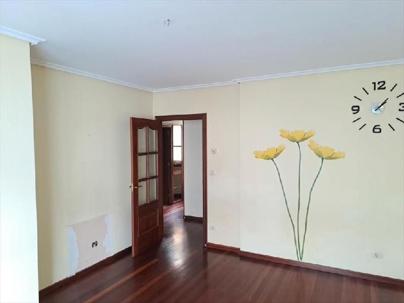 Dormitori de Apartament en venda en Cangas  amb Parquet