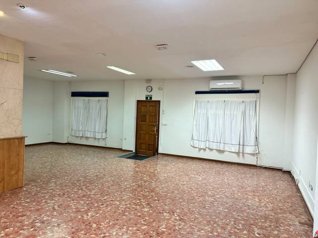 Local comercial en Alquiler en Calle Río en Plaza de Toros