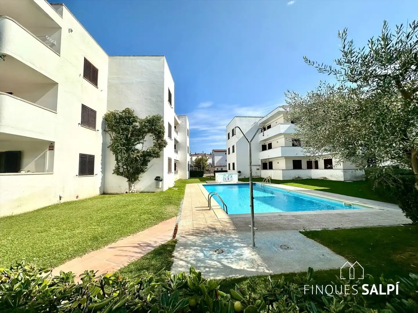 Außenansicht von Wohnungen zum Verkauf in L'Escala mit Terrasse, Abstellraum und Möbliert