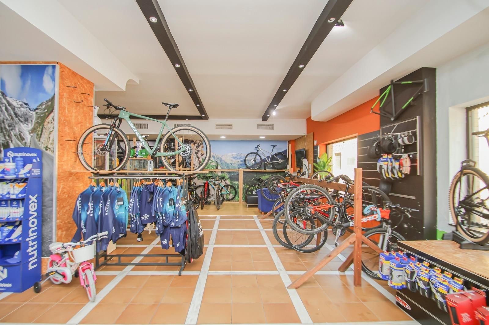 Geschaftsraum zum Verkauf in Bormujos mit Klimaanlage