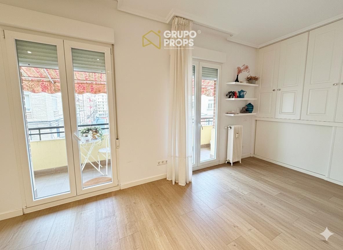 Vista exterior de Apartament de lloguer en  Madrid Capital amb Jardí privat, Terrassa i Balcó