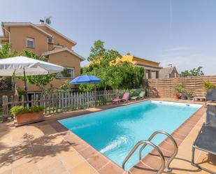 Piscina de Casa o xalet en venda en La Zubia amb Calefacció, Jardí privat i Terrassa