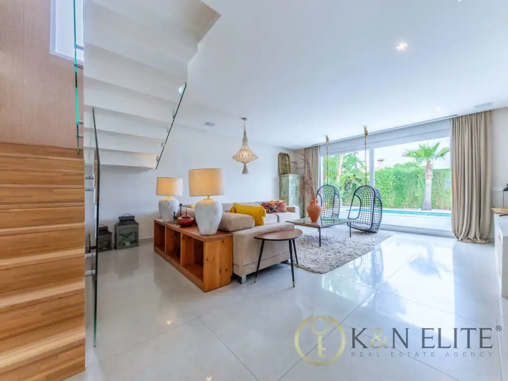 Sala d'estar de Casa o xalet de lloguer en Dénia amb Aire condicionat, Jardí privat i Terrassa