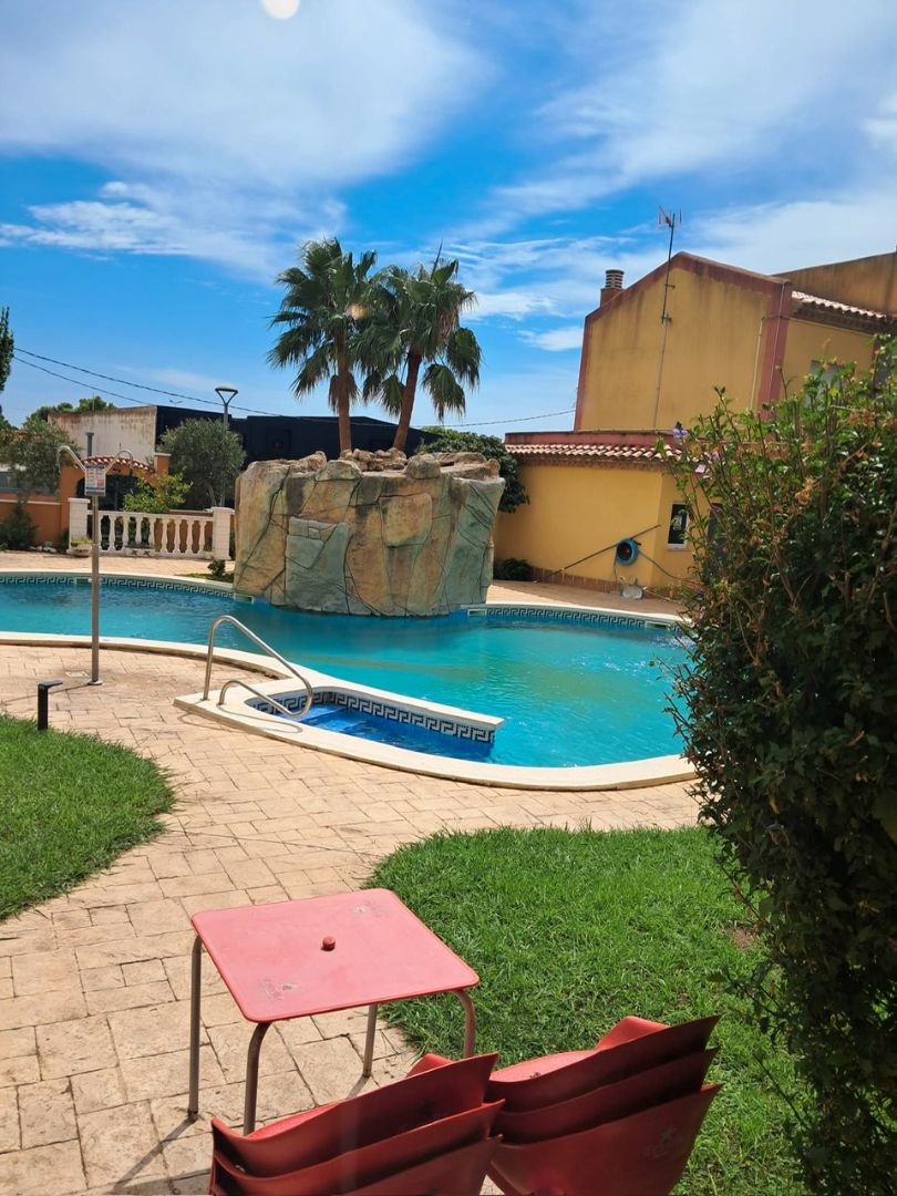 Piscina de Casa adosada en venda en Mont-roig del Camp amb Aire condicionat, Jardí privat i Terrassa