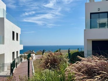 Ground floor with pool for sale in Bahía de Casares