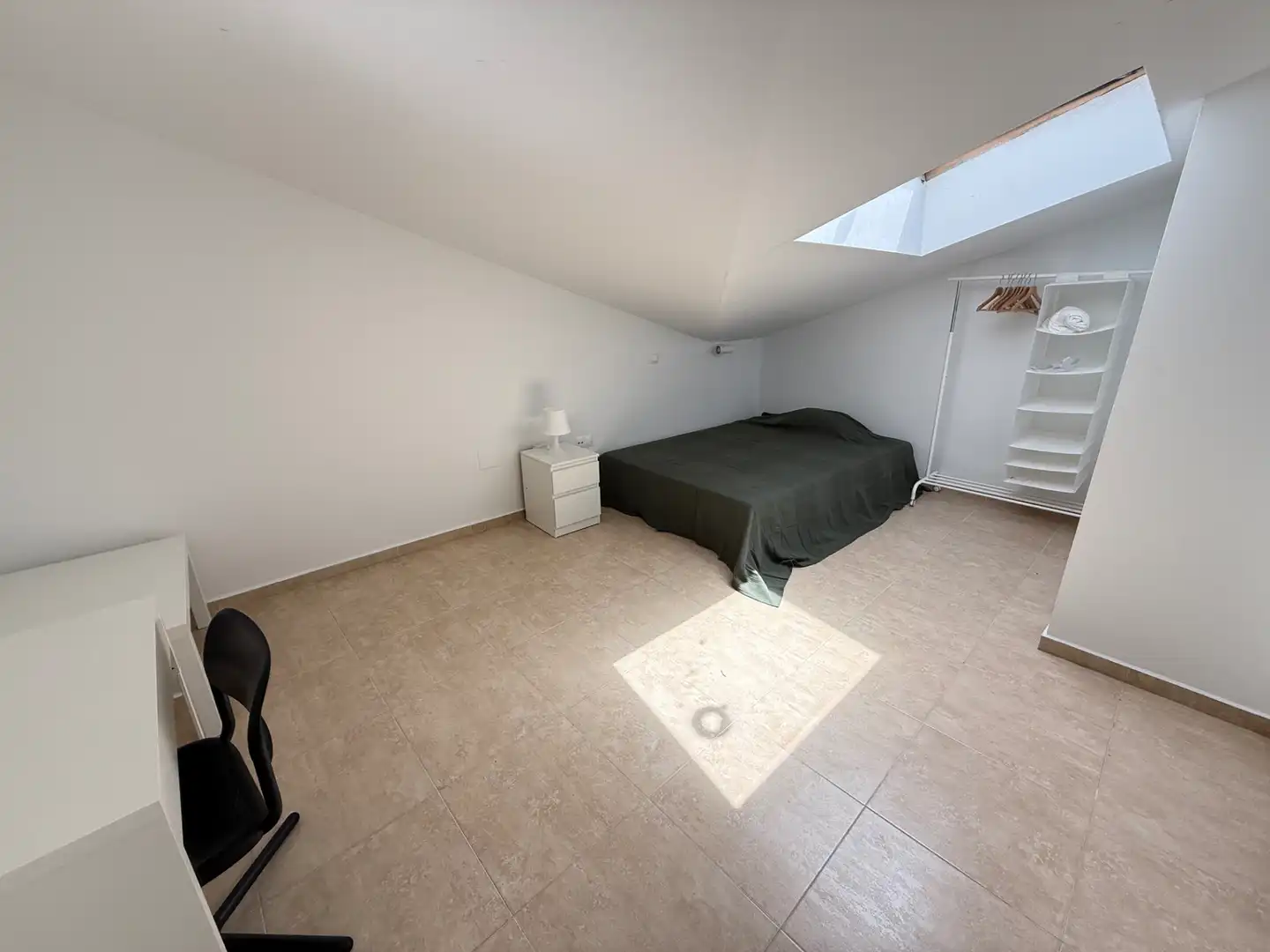 Dormitori de Dúplex de lloguer en Málaga amb Aire condicionat, Moblat i Rentadora