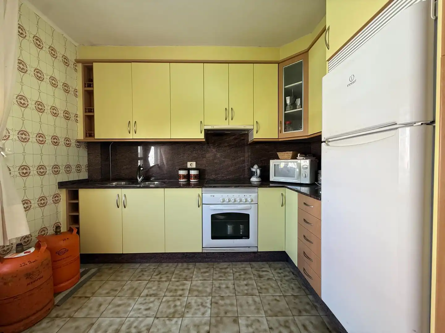 Cuina de Casa o xalet en venda en Vigo  amb Terrassa i Balcó