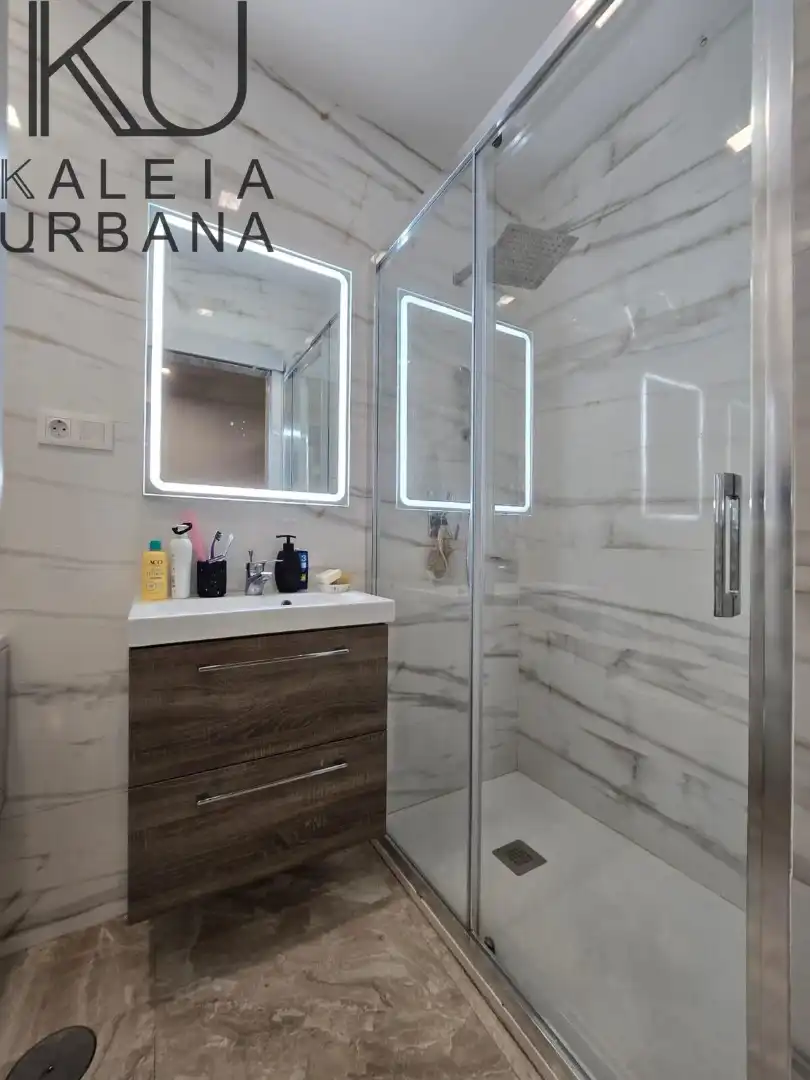 Bathroom of Study for sale in Alicante / Alacant  with Air Conditioner and Furnished