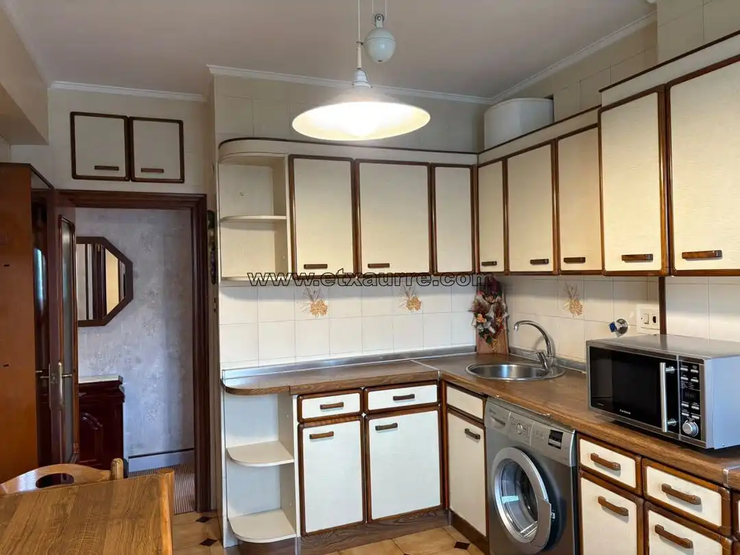 Cocina de Piso en venta en Laudio / Llodio con Calefacción y Balcón