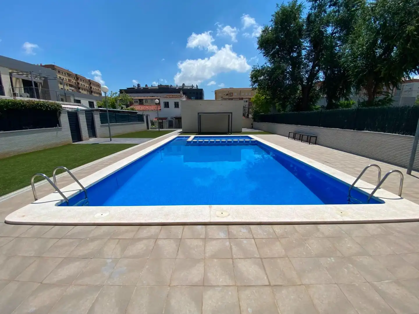 Piscina de Casa o chalet en venta en Castellón de la Plana / Castelló de la Plana con Aire acondicionado, Calefacción y Jardín privado