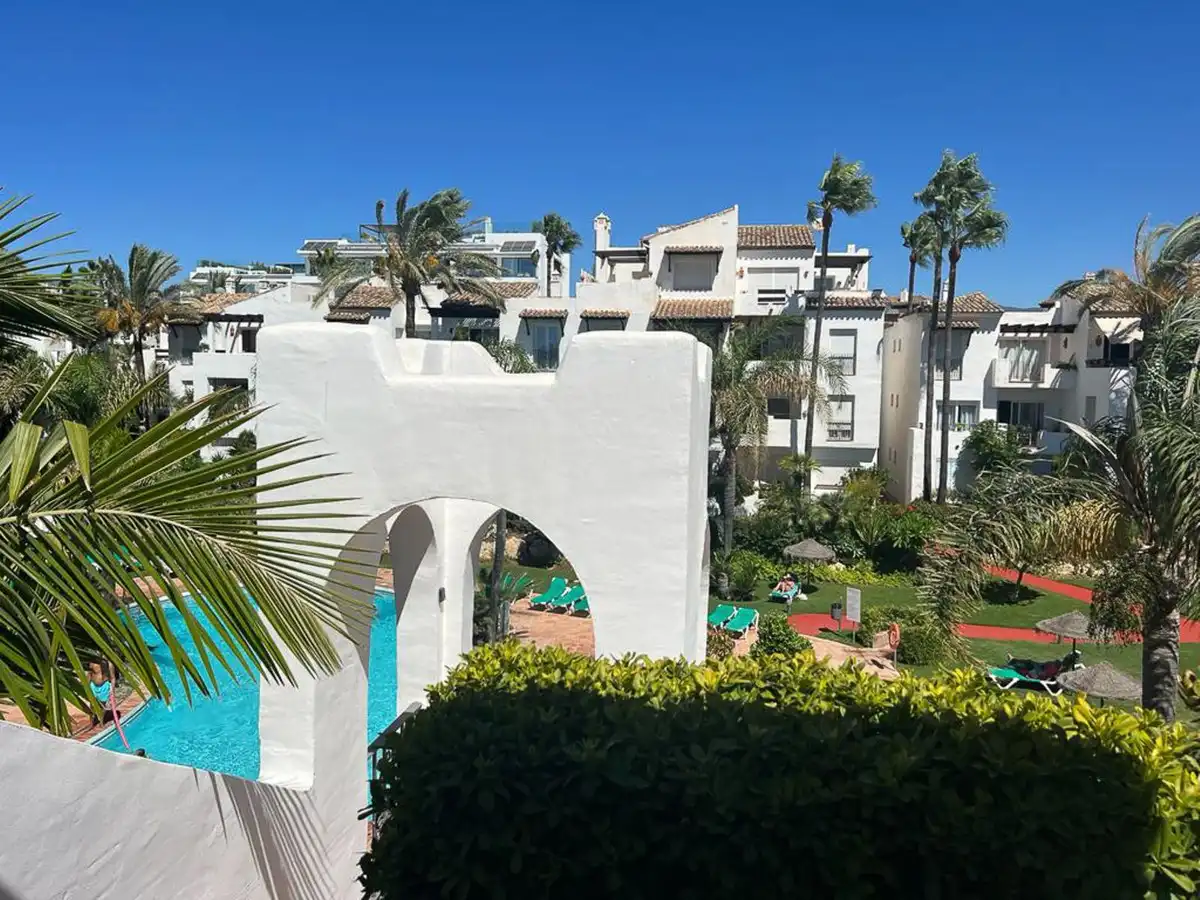 Apartamento con piscina en venta en Calle Trajano, imagen 2