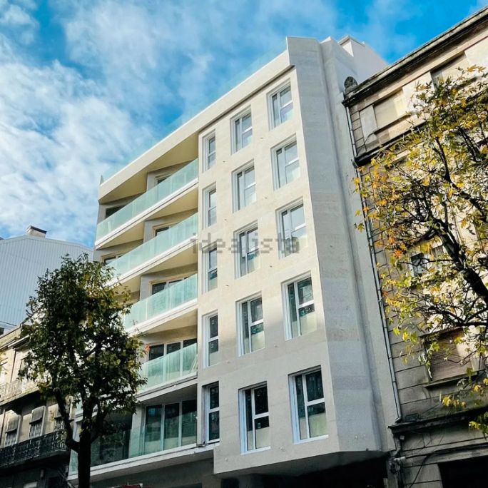 Vista exterior de Àtic en venda en Vigo  amb Terrassa, Traster i Piscina comunitària