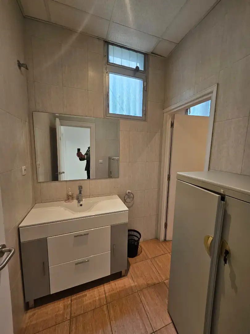 Baño de Oficina de alquiler en Abadiño  con Aire acondicionado, Calefacción y Internet