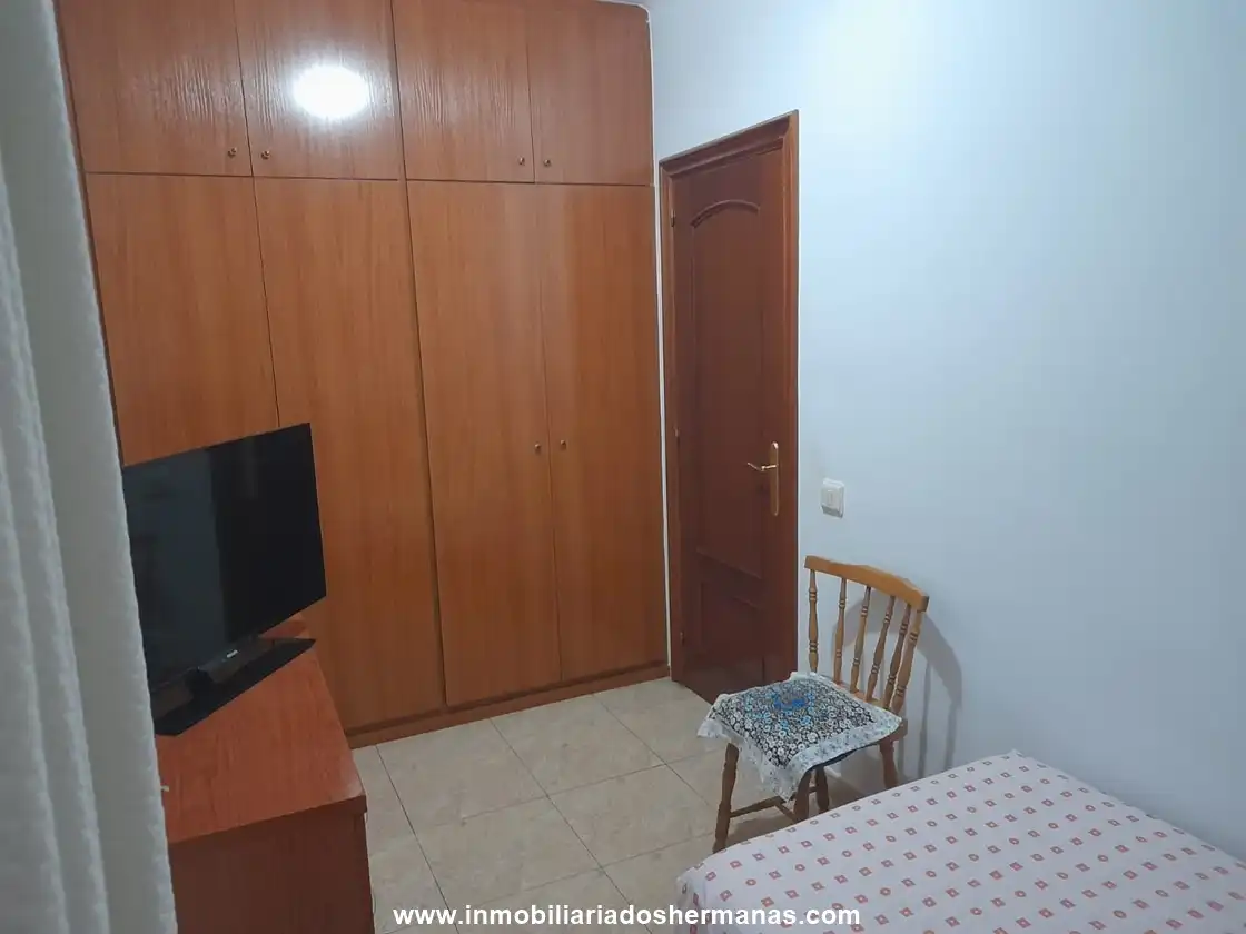 Dormitori de Pis en venda en L'Hospitalet de Llobregat amb Moblat i Balcó