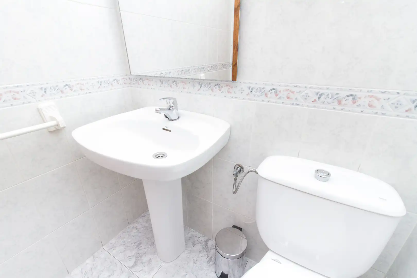 Bathroom of Flat for share in Málaga  with Air Conditioner, Heating and Furnished