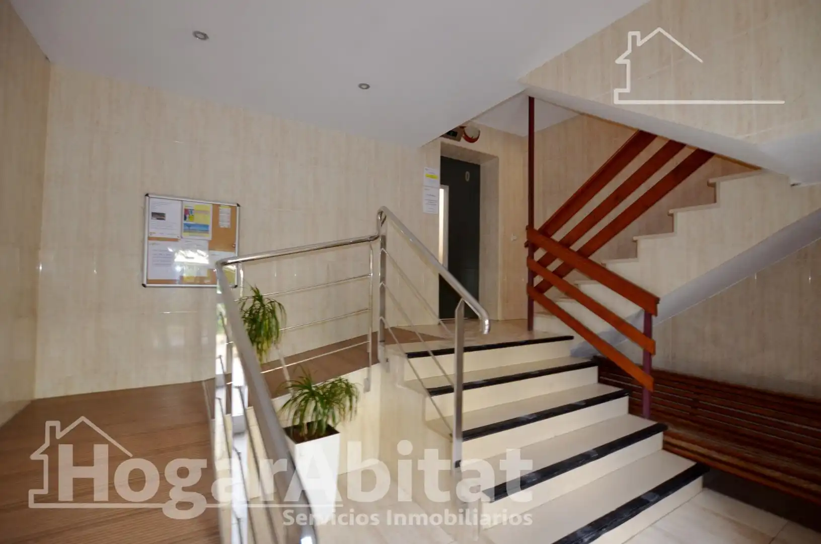 Wohnung zum Verkauf in Gandia mit Klimaanlage, Privatgarten und Gemeinschaftspool