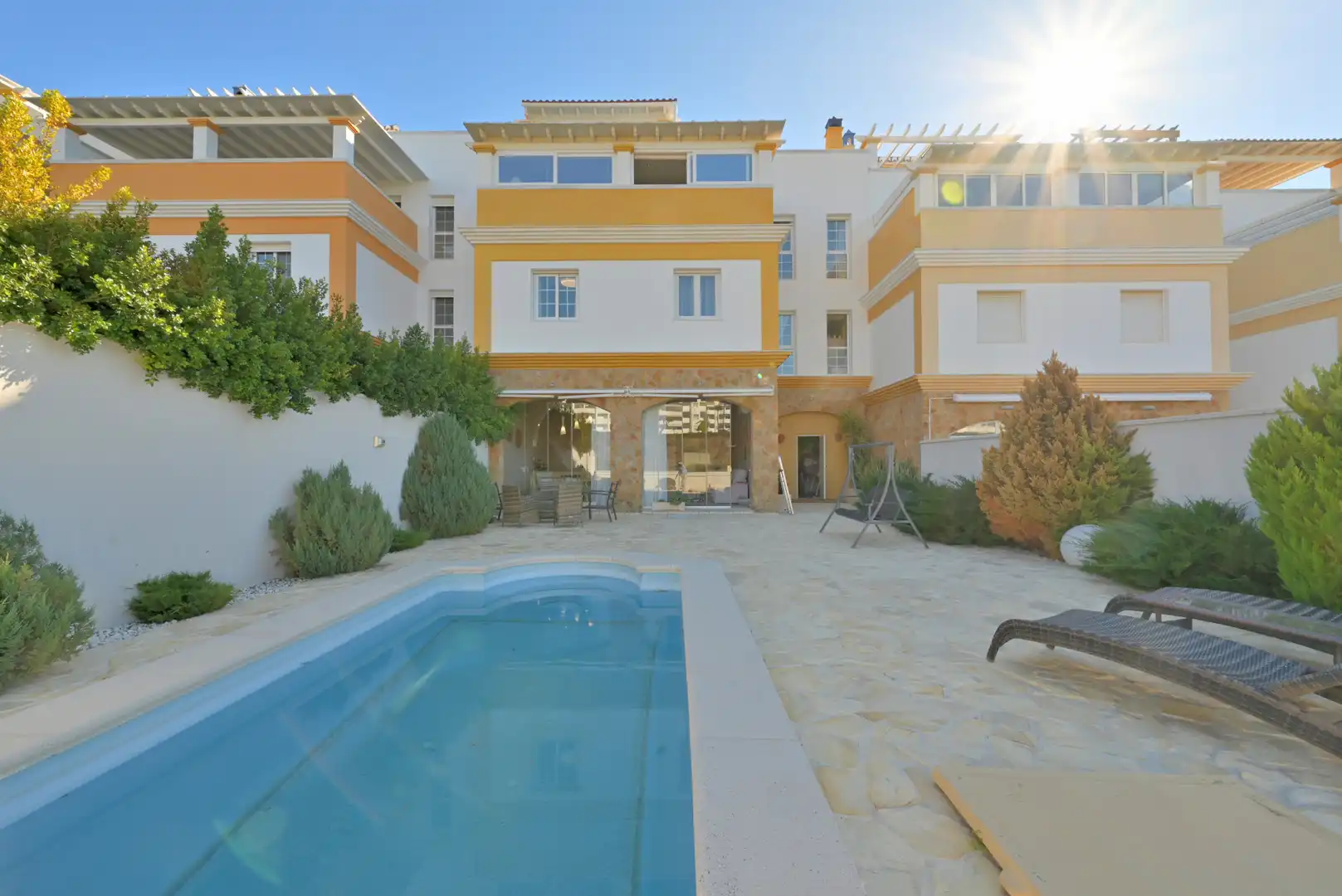 Maison mitoyenne avec piscine à vendre à Calahonda